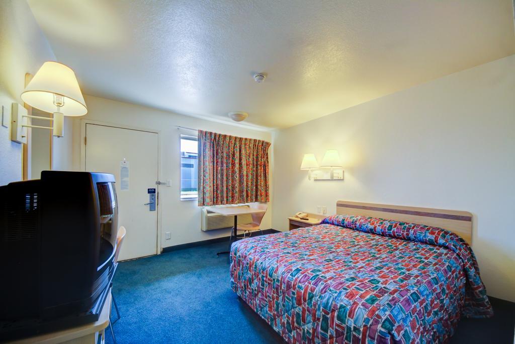 Americas Best Value Inn Stillwater Exterior photo