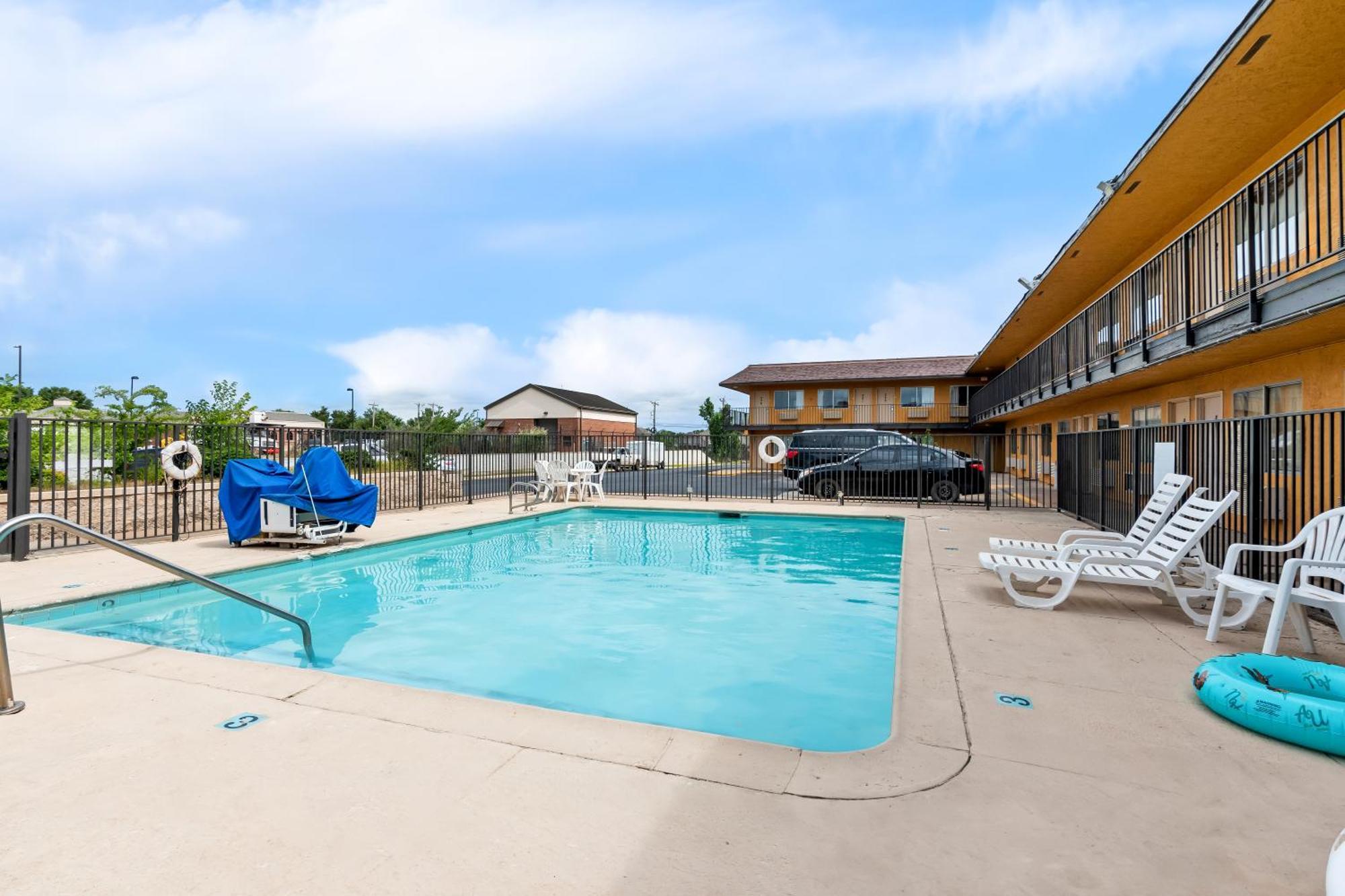 Americas Best Value Inn Stillwater Exterior photo